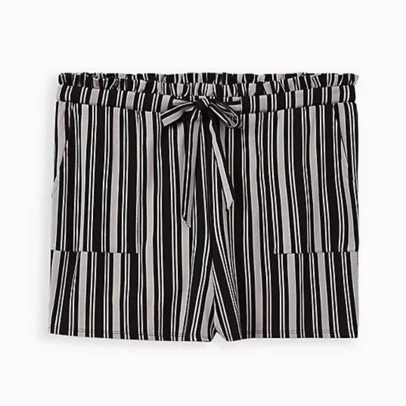Torrid Paperbag Ponte Tan & Black Stripe Shorts Women's Plus Size 1 1X or 14/16 - Picture 3 of 10